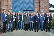 Gruppenbild der Teilnehmer im Außenbereich des Alten Pumpwerkes Findorff; Bildquelle: Hasloop/ hanseWasser